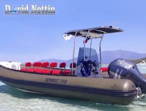 bateau tempest pour embarquer vers des plages de sables fins en corse, Saleccia, Nonza, Lotu, escales et balades en mer, cours de yoga inclus