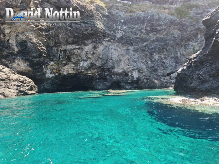 grotte-mer-turquoise-david-nottin