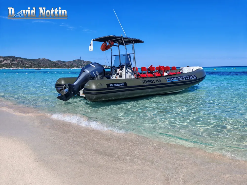 bateau tempest pour embarquer vers des plages de sables fins en corse, Saleccia, Nonza, Lotu, escales et balades en mer, cours de yoga inclus